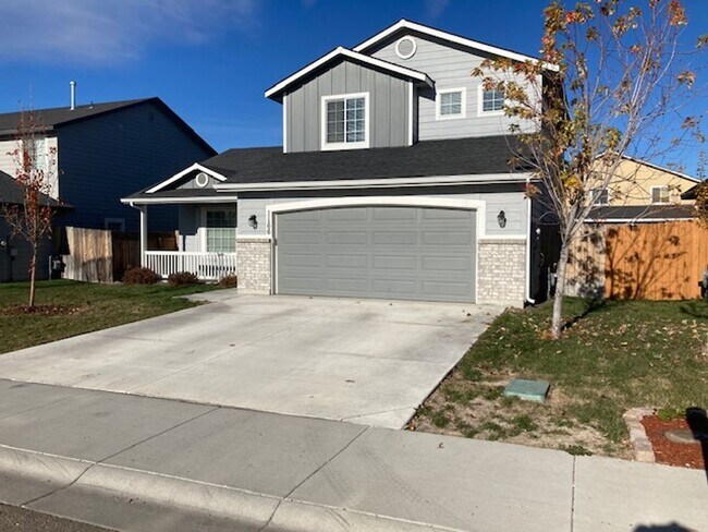 Building Photo - Meridian-Great location 4 bedroom 2.5  bath home available