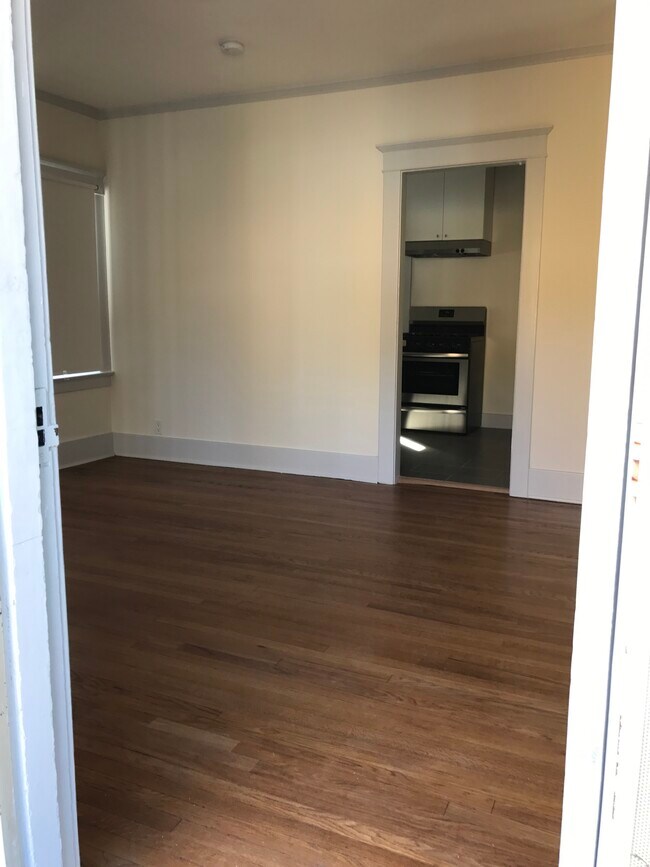Foto del edificio - 1343 Portia St
