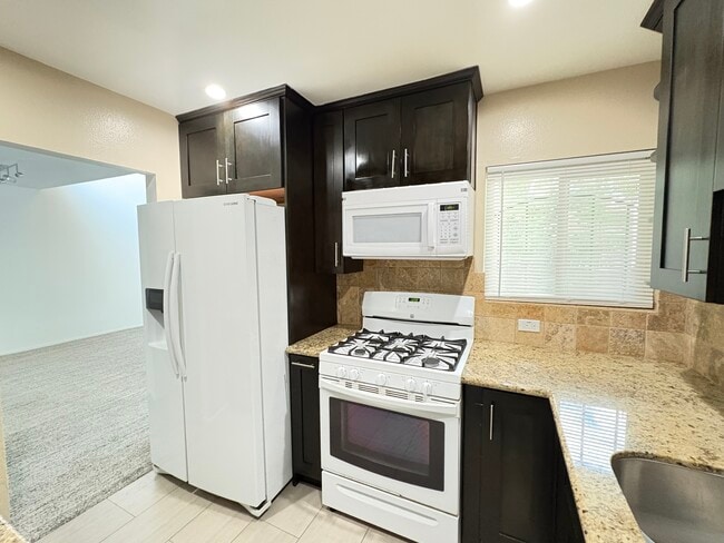 Kitchen - 5001 Stoney Creek Rd