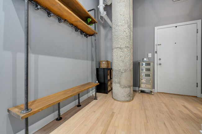 Foto del edificio - 411 W Ontario St