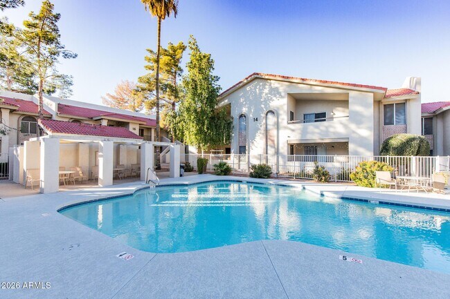 Foto del edificio - 10610 S 48th St