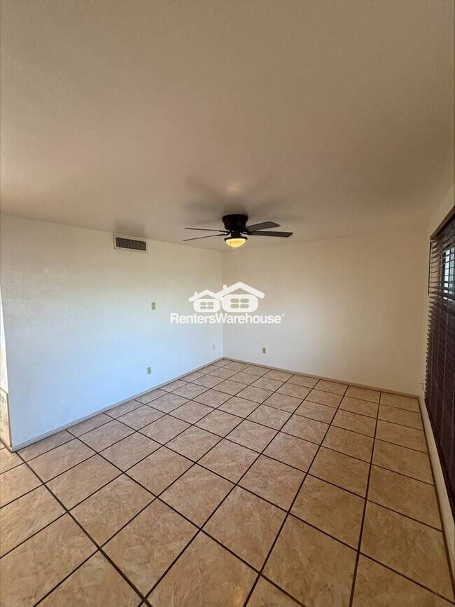 Building Photo - 2 BD, 2 BA, 2 Carport Townhouse - - Great Central Phoenix location!