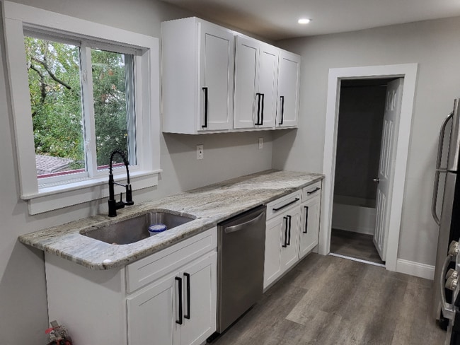 Building Photo - 0 Warren St