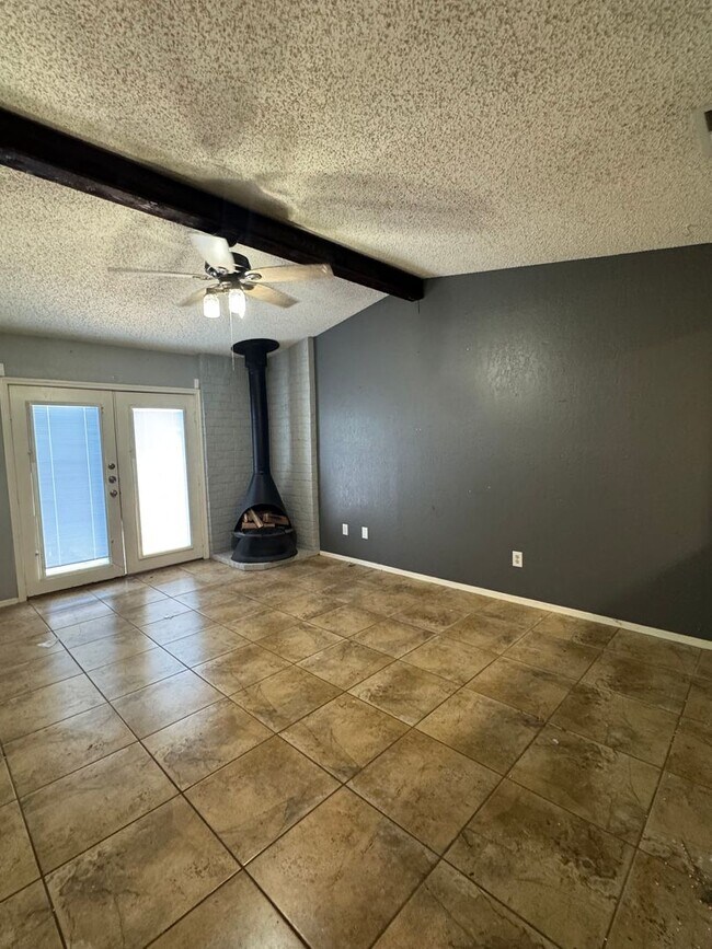 Foto del edificio - Southside-Duplex-Includes Water & Trash