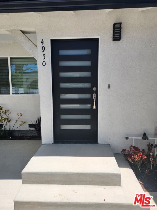 Building Photo - 4950 Topanga Canyon Blvd