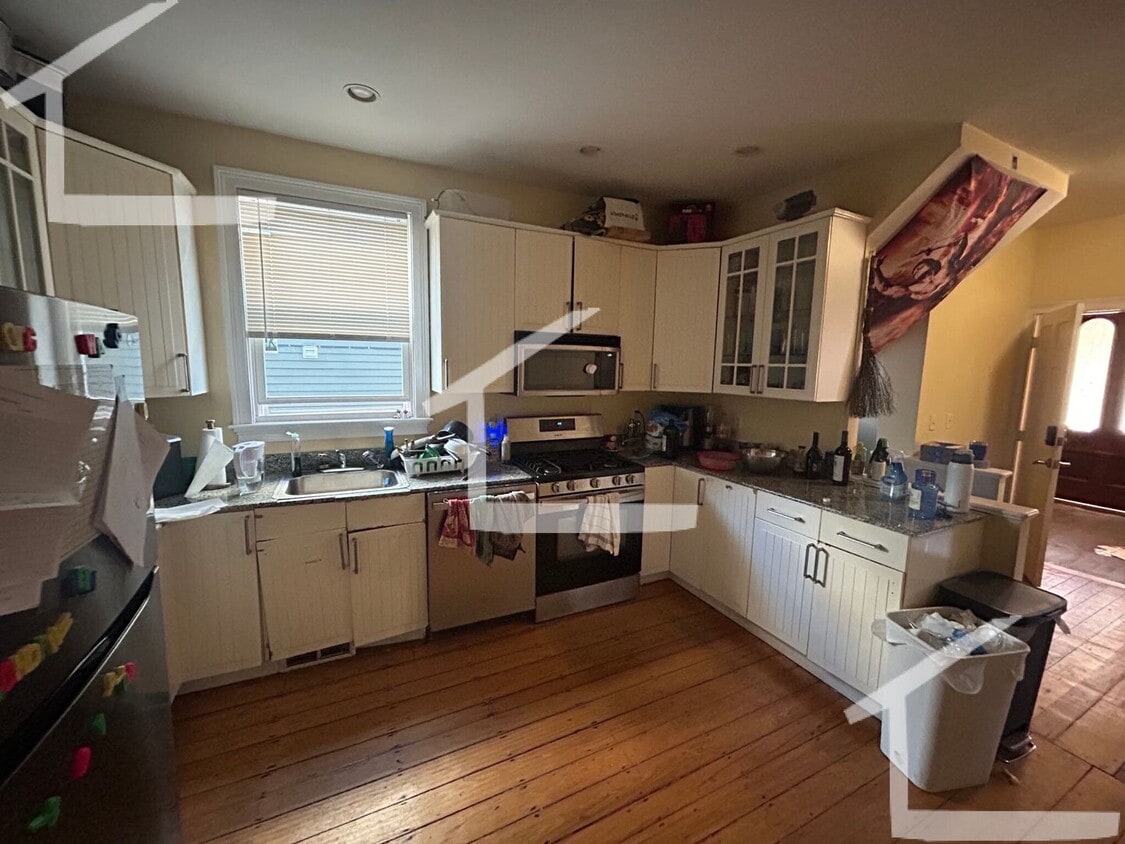 Photo - 733 Parker St.