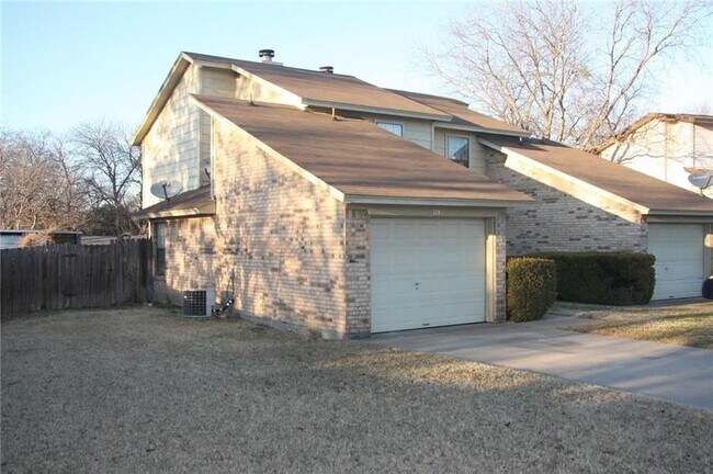 Foto del edificio - 113 Myers Dr