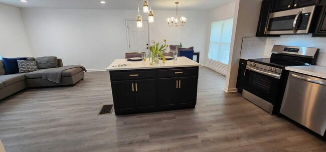 Building Photo - 2932 Valley Ridge Dr