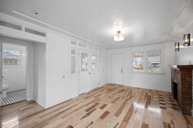 Building Photo - Remodeled 3BR/2BA Brick Bungalow - Fireplace, Finished Basement & Garage