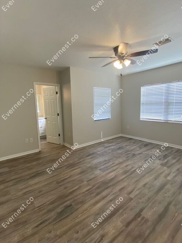Foto del edificio - 7218 N Highland Ave