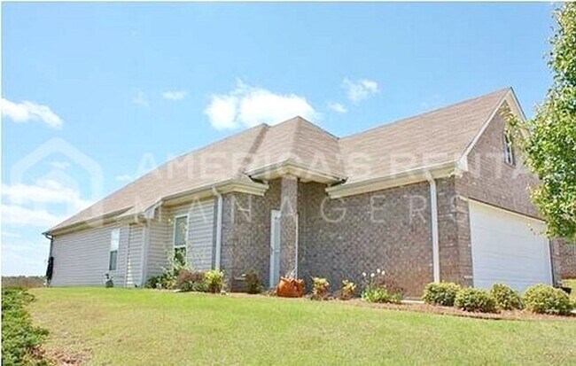 Foto del edificio - Home Available For Rent in Trussville. Ava...