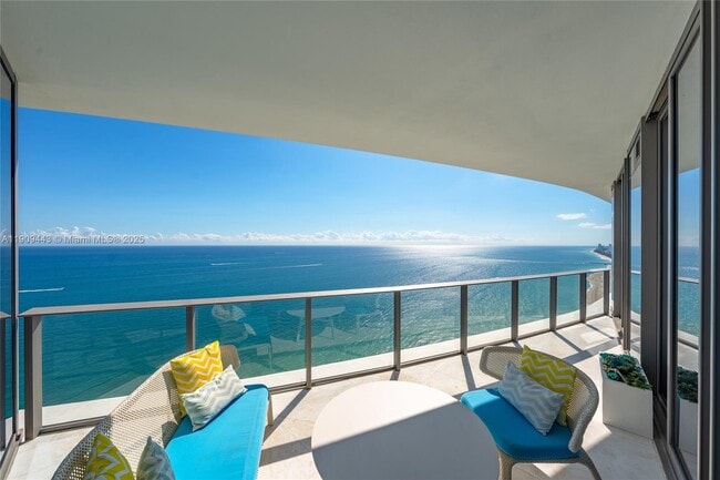 Foto del edificio - 15701 Collins Ave