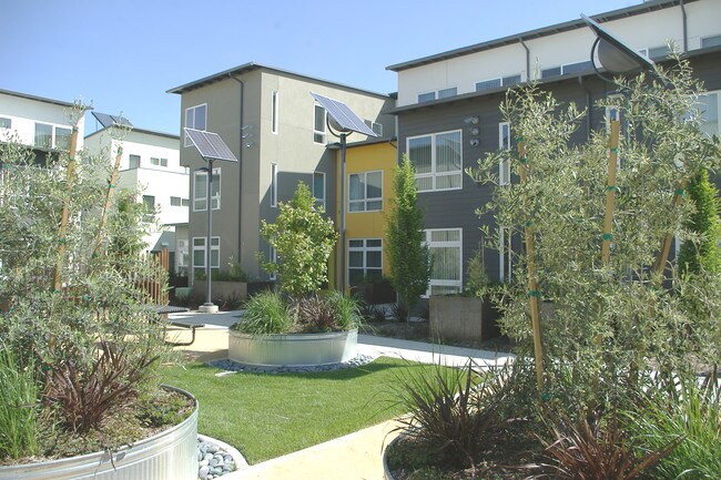 Foto del edificio - Tassafaronga Village