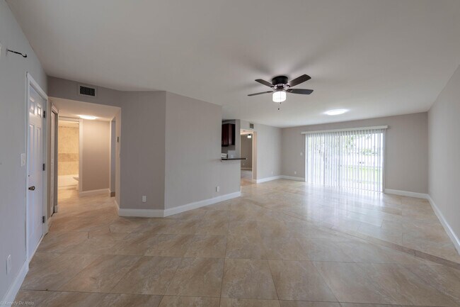 Foto del edificio - 3469 NW 44th St