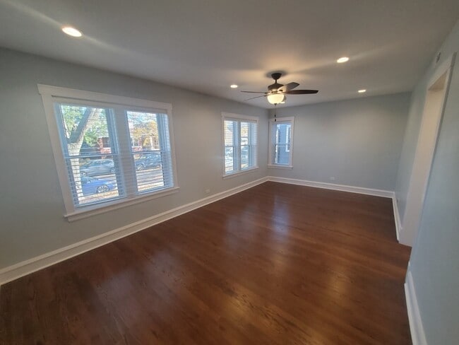 Building Photo - 5310 N Luna Ave