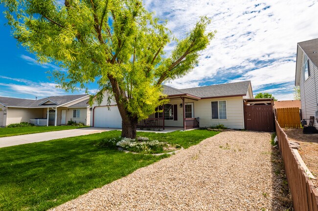 Building Photo - 4911 Buffalo Grass Ave