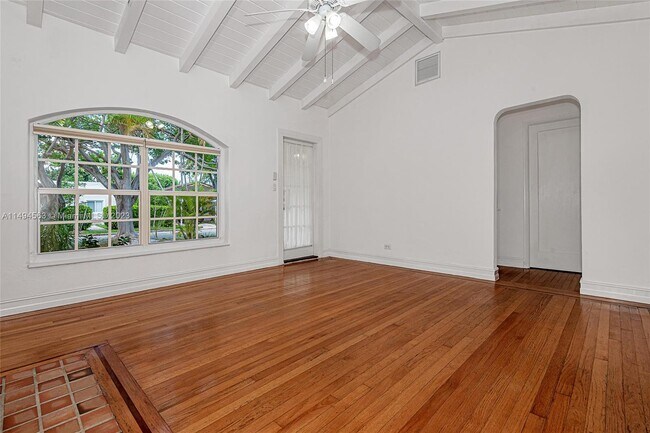 Foto del edificio - 1750 SW 16th St