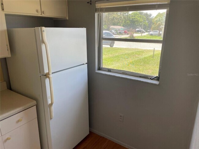Foto del edificio - 4136 Shoreline Dr