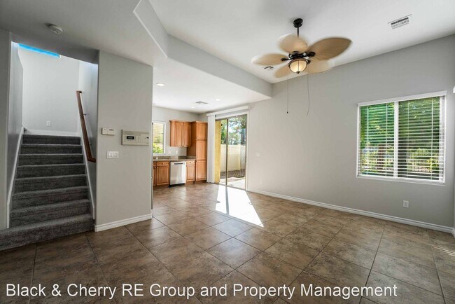 Building Photo - 4 br, 3 bath House - 3661 Lakeside Villas