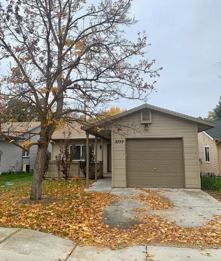Foto principal - 3bd 2bath home backing up to the greenbelt...