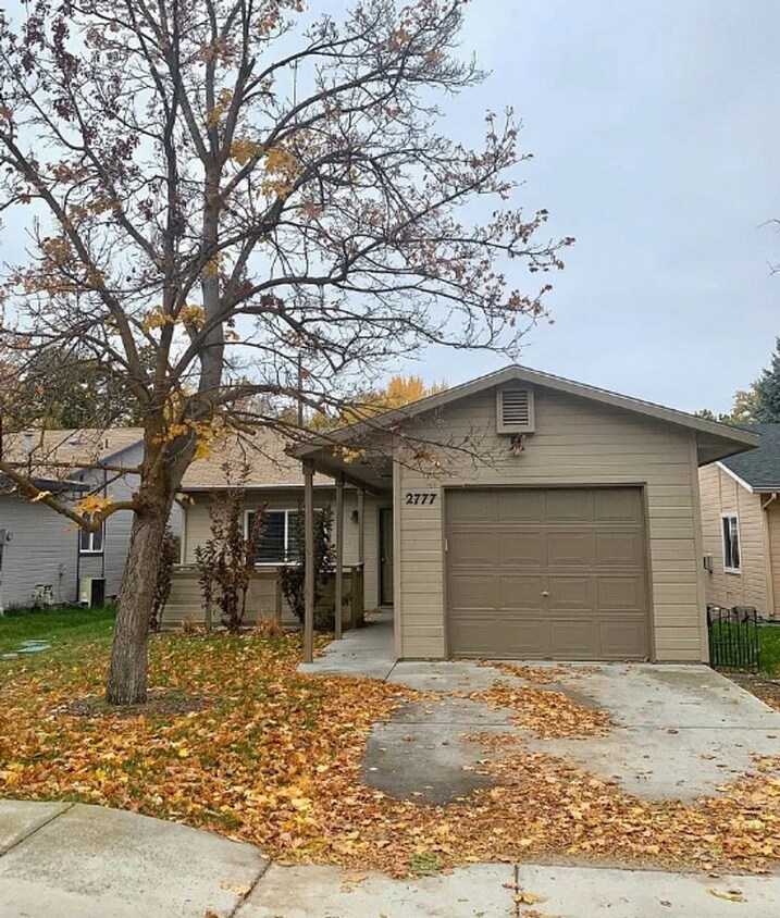 Primary Photo - 3bd 2bath home backing up to the greenbelt...
