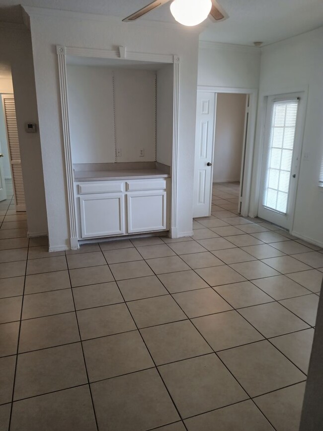 Foto del edificio - $500 OFF FIRST MONTH FOR THIS 2 BEDROOM 1 ...