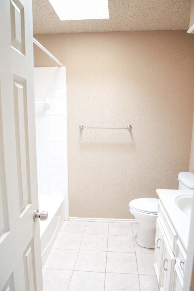 Foto del edificio - Beautifully Maintained 3/2/2 in Preston Smith