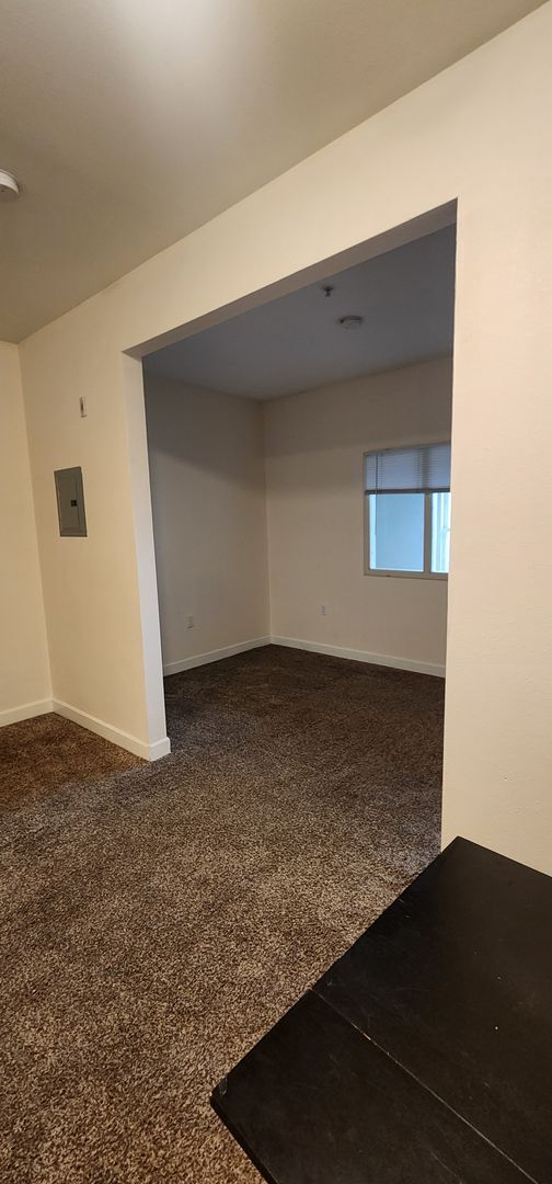Foto del edificio - 115 E 3rd St