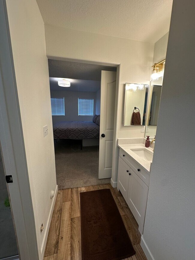 Foto del edificio - Partially furnished condo in Orem