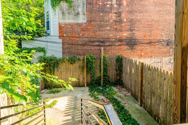 Foto del edificio - 1815 W Montgomery Ave