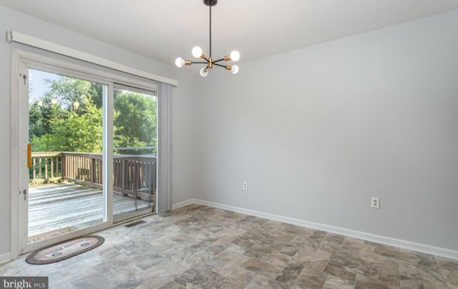 Building Photo - 330 Charles Cir