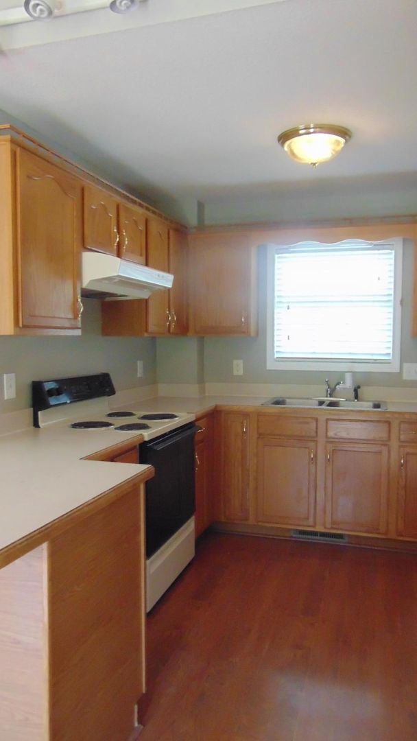 Building Photo - 3 Bedroom 2 Bathroom sitting on 1.08 acres!!