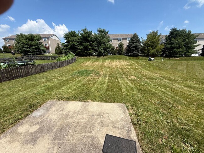 Foto del edificio - 4 Bedroom, 2.5 Bathroom House in Sycamore Creek Pickerington