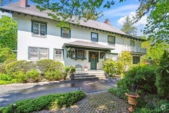 Building Photo - 17 The Intervale
