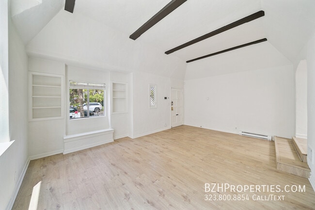 Building Photo - 242 N La Peer Dr