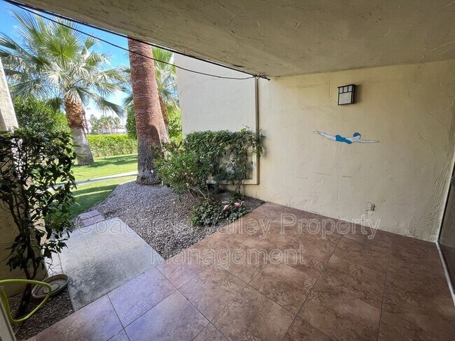 Foto del edificio - 1655 E Palm Canyon Dr