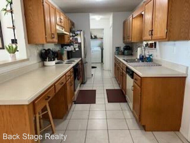Foto del edificio - 3 br, 2 bath House - 390 Brackin St