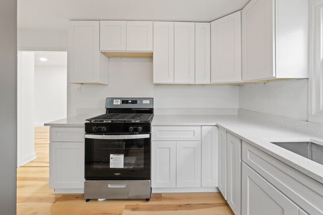 Foto del edificio - 28 Dunlap Rd