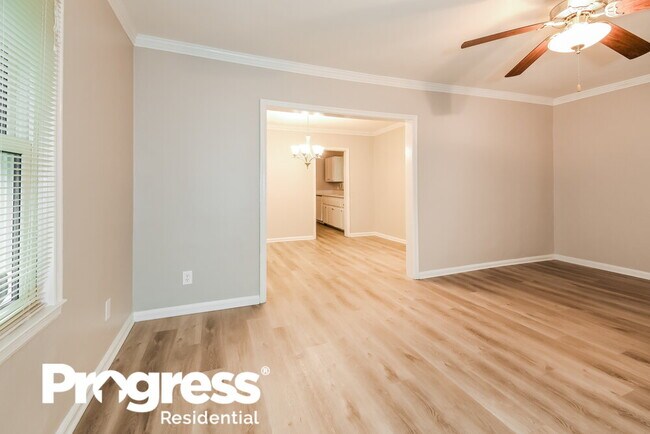 Building Photo - 826 Pinehurst Terrace SW