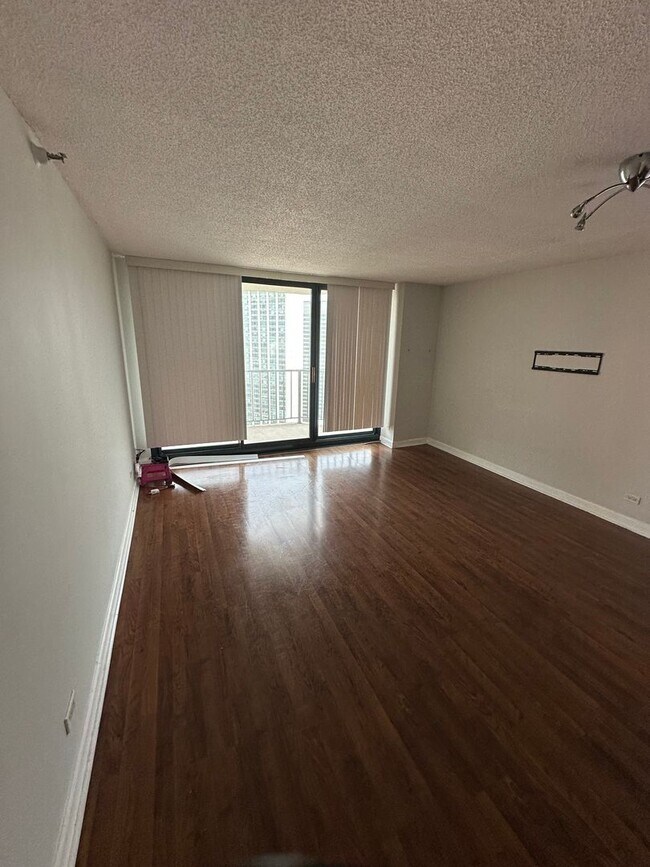 Foto del edificio - Amazing views from this BIG 20th floor 1bed!!! King size bedroom!