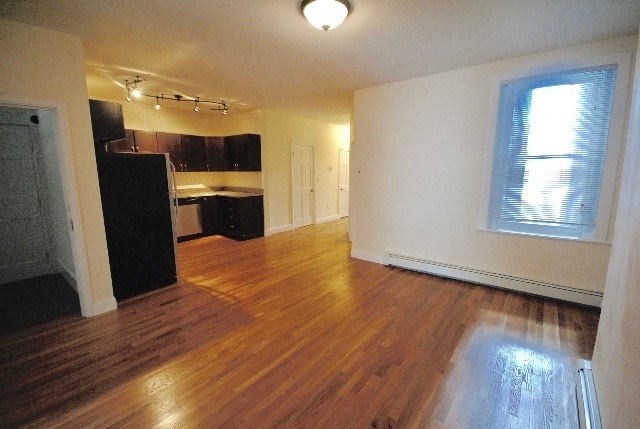 Building Photo - 342 Meridian St