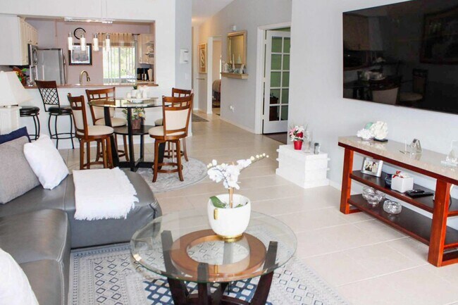 Foto del edificio - ***BERKSHIRE LAKES***NEW REMODELED MASTER ...