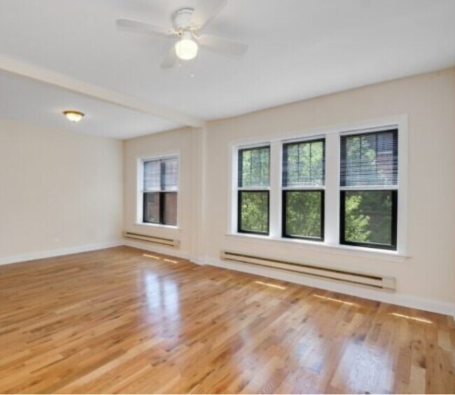 Foto del edificio - 656 W Cornelia Ave