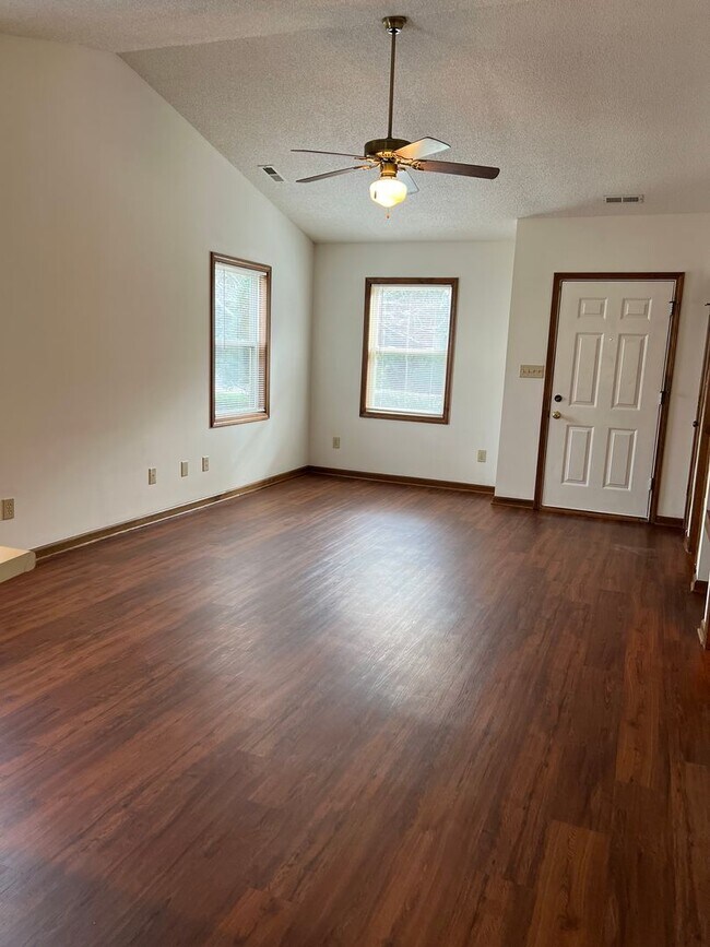 Foto del edificio - 120 Double Eagle Dr