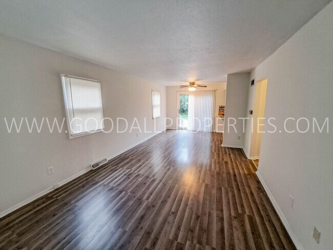 Foto del edificio - 2 Bedroom 1.5 bath Duplex in Des Moines