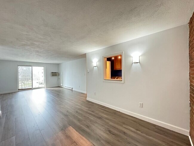 Building Photo - 36 Greentree Ln