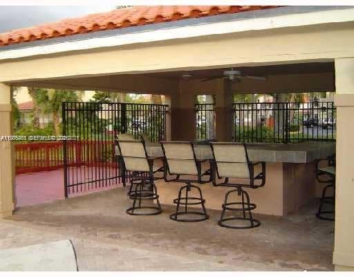 Foto del edificio - 9831 Nob Hill Ct