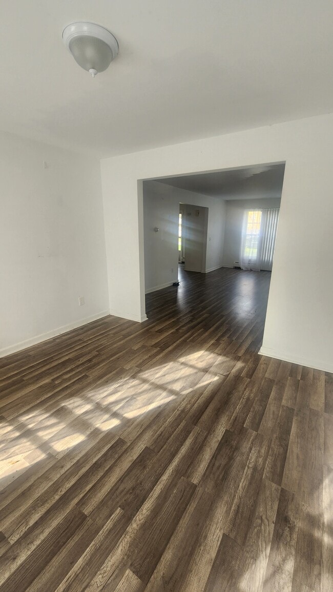 Foto del edificio - 1 Birchwood Dr