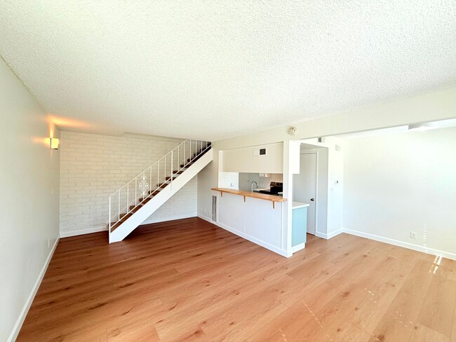 Foto del edificio - Fantastic Renovated 2 story - 2 bed + 1 ba...