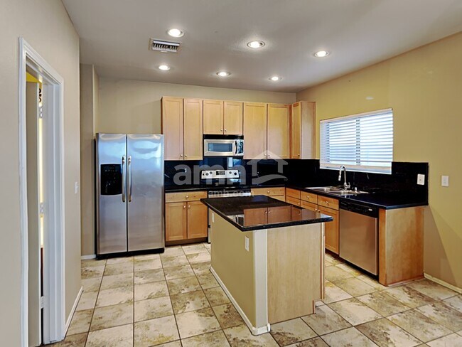 Foto del edificio - 8462 E Lindner Ave